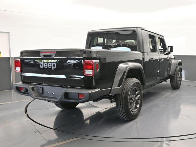 Photo of 2025 Black Clearcoat Jeep Gladiator