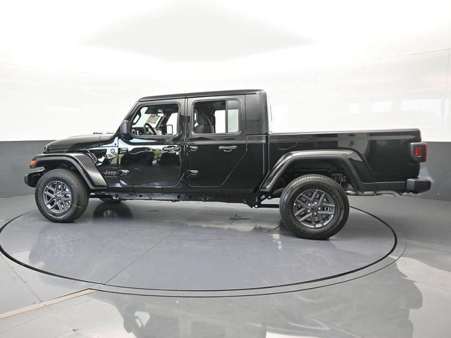 Photo of 2025 Black Clearcoat Jeep Gladiator