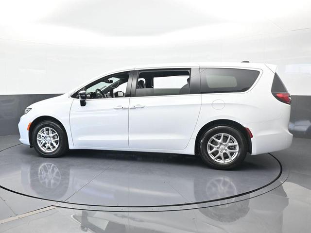 Photo of 2025 Bright White Clearcoat Chrysler Pacifica