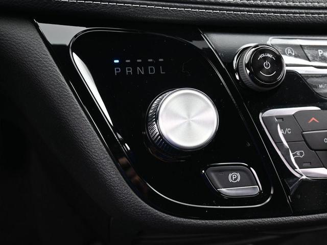 Photo of 2025 Bright White Clearcoat Chrysler Pacifica