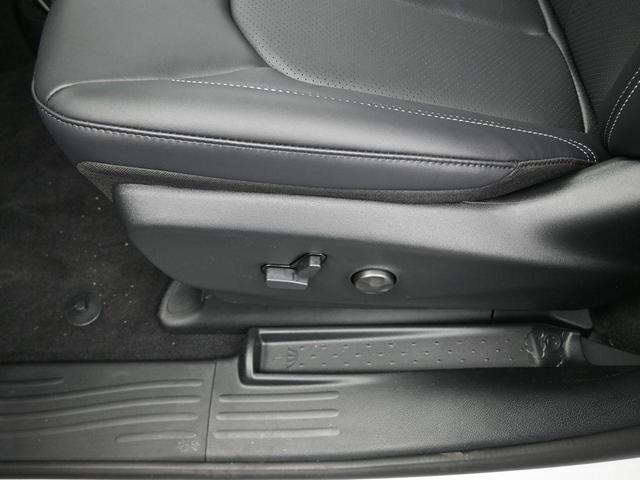 Photo of 2025 Bright White Clearcoat Chrysler Pacifica