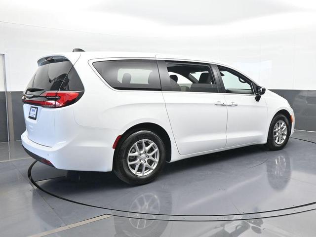 Photo of 2025 Bright White Clearcoat Chrysler Pacifica