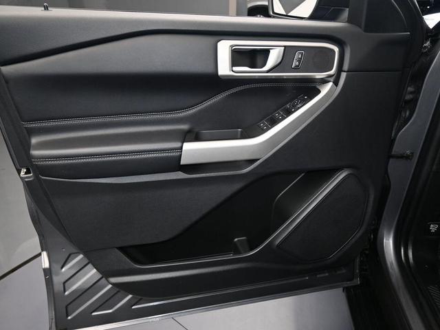 Photo of 2022 Carbonized Gray Metallic Ford Explorer