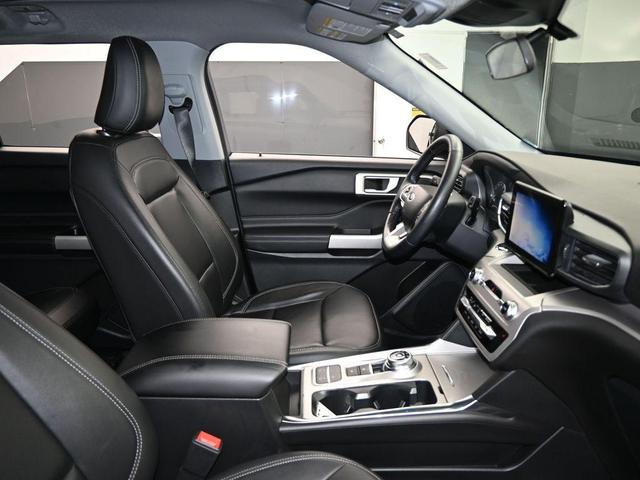 Photo of 2022 Carbonized Gray Metallic Ford Explorer