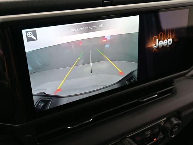 Photo of 2024 Bright White Clearcoat Jeep Gladiator