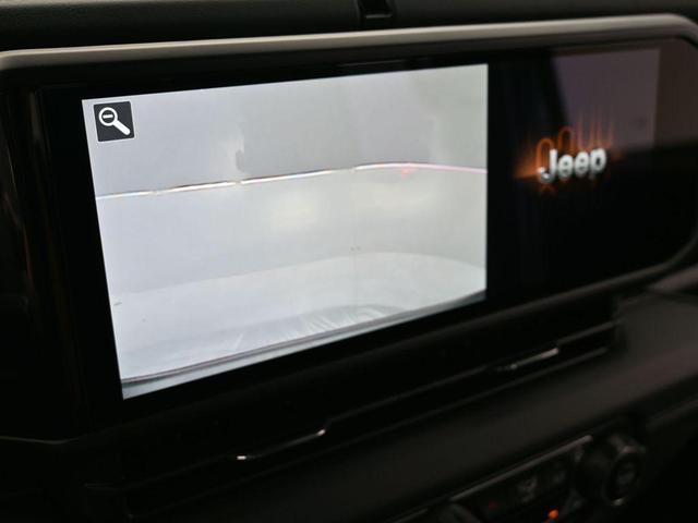 Photo of 2024 Bright White Clearcoat Jeep Gladiator