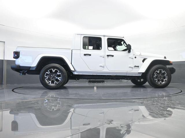 Photo of 2024 Bright White Clearcoat Jeep Gladiator