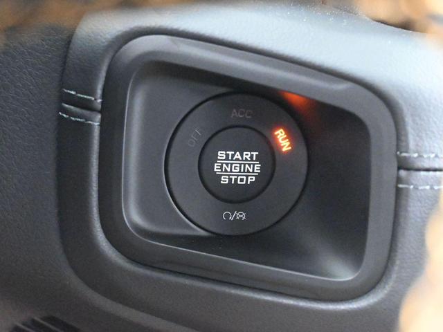 Photo of 2024 Bright White Clearcoat Jeep Gladiator