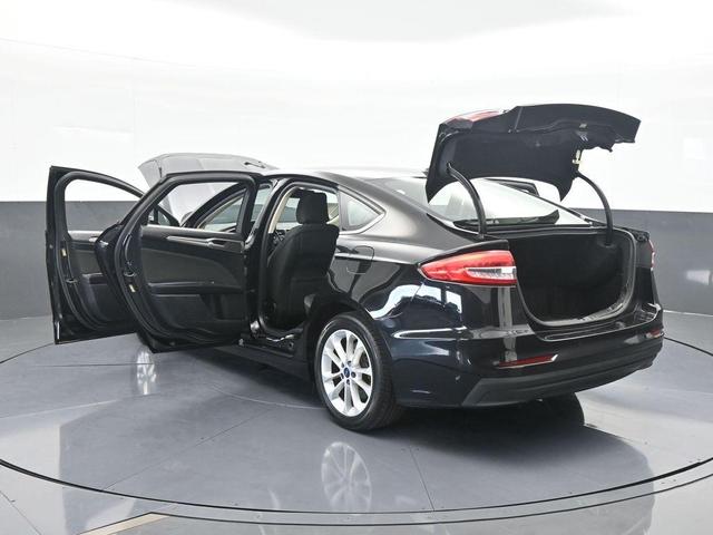 Photo of 2019 Black Ford Fusion Hybrid