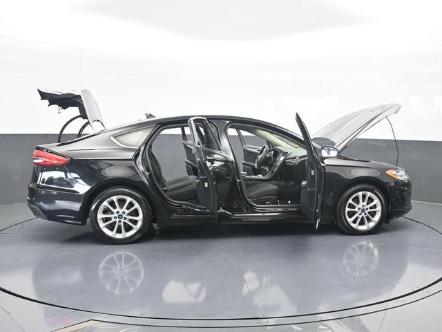 Photo of 2019 Black Ford Fusion Hybrid
