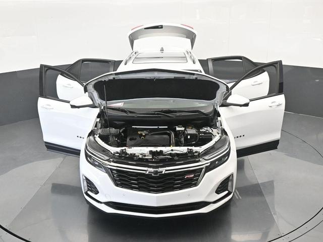 Photo of 2023 Summit White Chevrolet Equinox