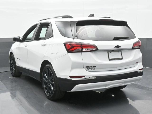 Photo of 2023 Summit White Chevrolet Equinox