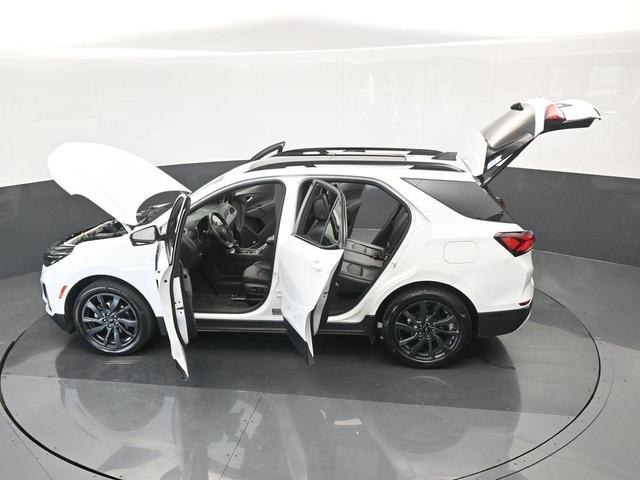 Photo of 2023 Summit White Chevrolet Equinox