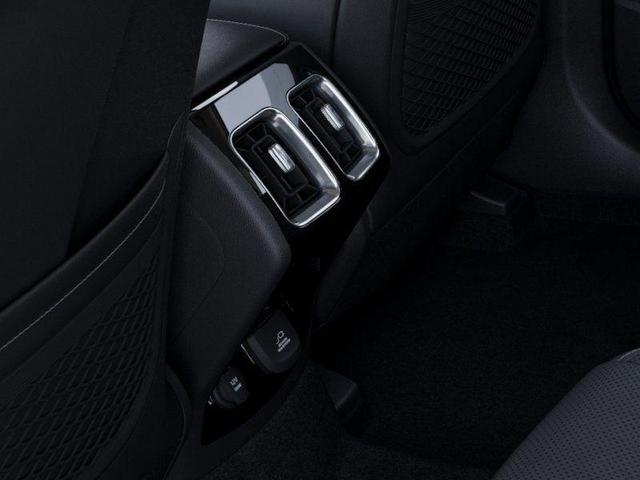 Photo of 2025 Everlasting Silver Kia Sorento
