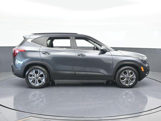 Photo of 2024 Gravity Gray Kia Seltos