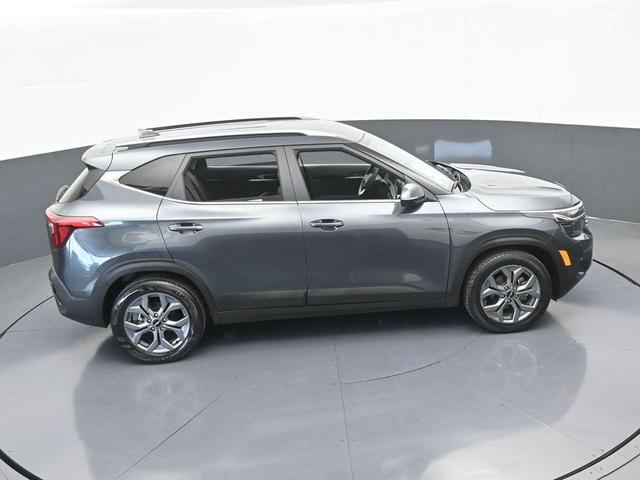 Photo of 2024 Gravity Gray Kia Seltos