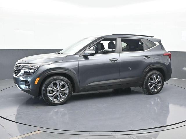 Photo of 2024 Gravity Gray Kia Seltos