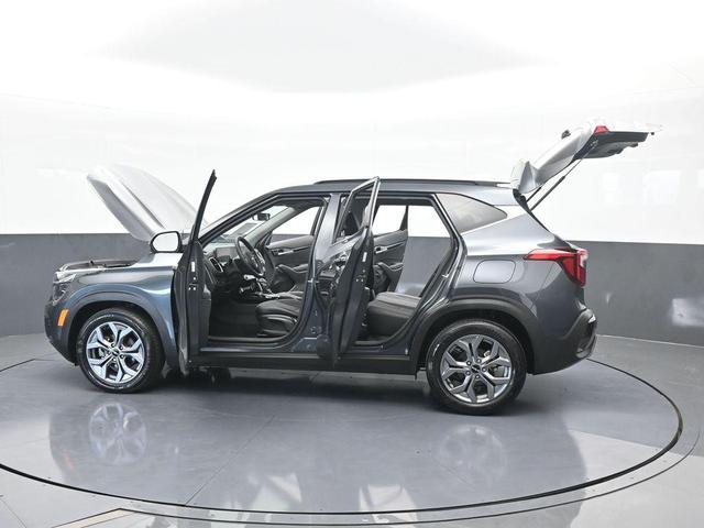 Photo of 2024 Gravity Gray Kia Seltos