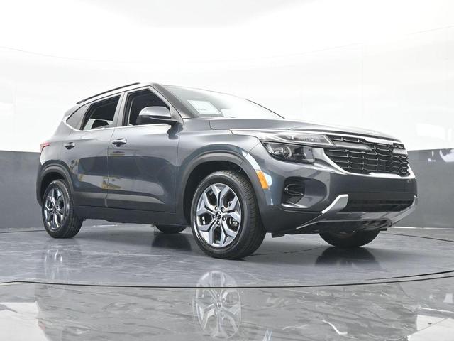 Photo of 2024 Gravity Gray Kia Seltos
