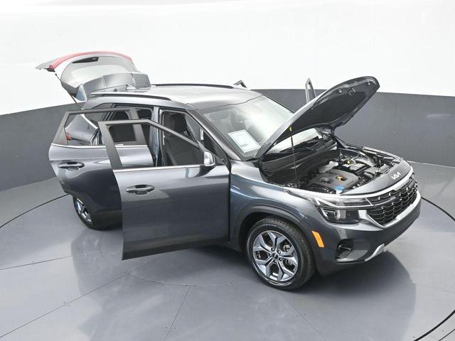 Photo of 2024 Gravity Gray Kia Seltos