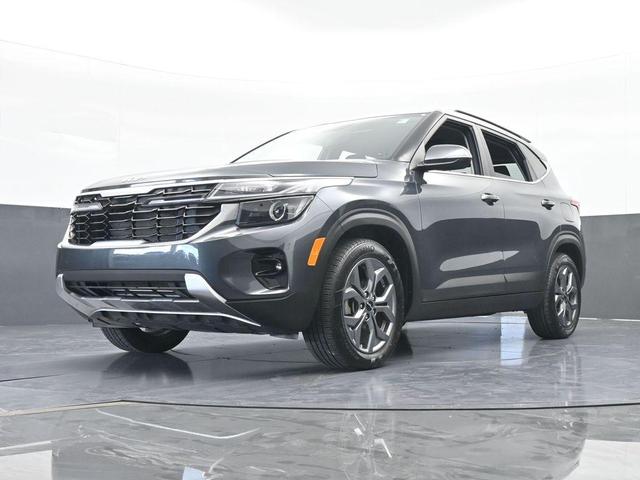 Photo of 2024 Gravity Gray Kia Seltos