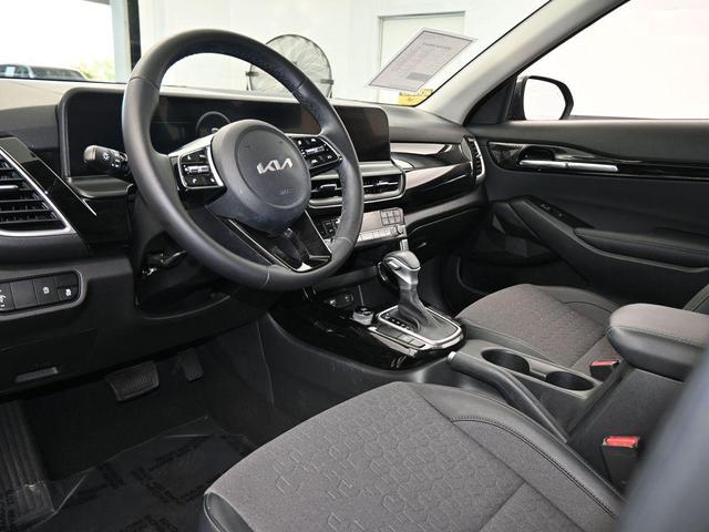 Photo of 2024 Gravity Gray Kia Seltos
