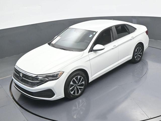 Photo of 2023 Pure White Volkswagen Jetta