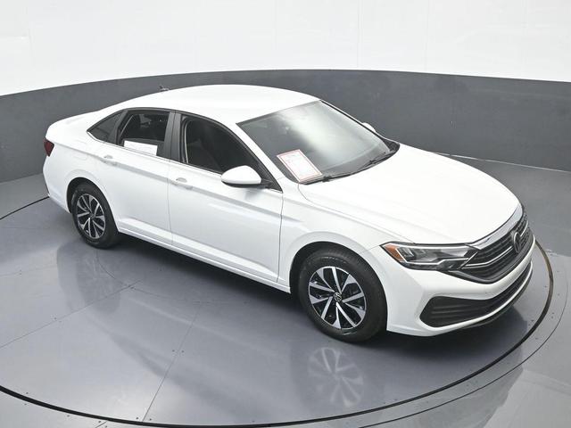 Photo of 2023 Pure White Volkswagen Jetta