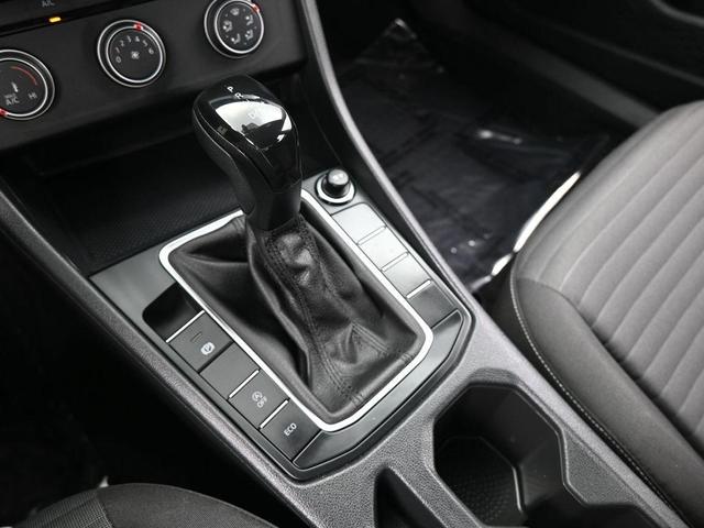 Photo of 2023 Pure White Volkswagen Jetta