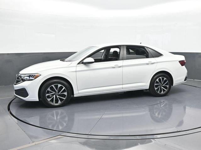 Photo of 2023 Pure White Volkswagen Jetta