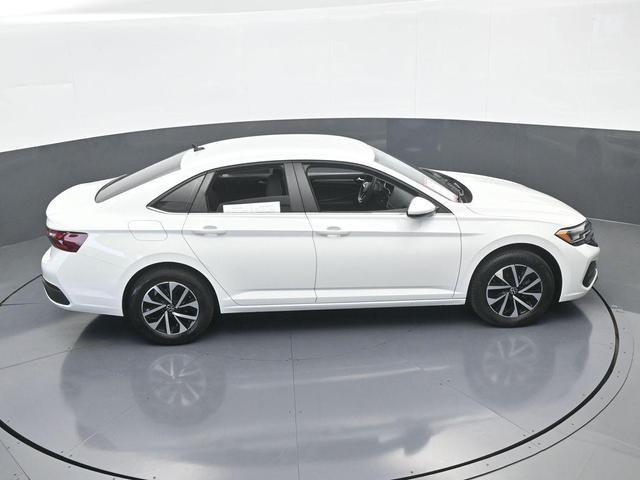 Photo of 2023 Pure White Volkswagen Jetta