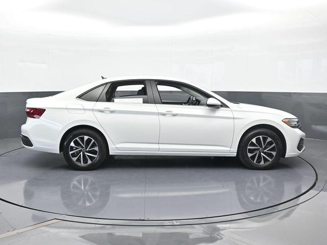 Photo of 2023 Pure White Volkswagen Jetta