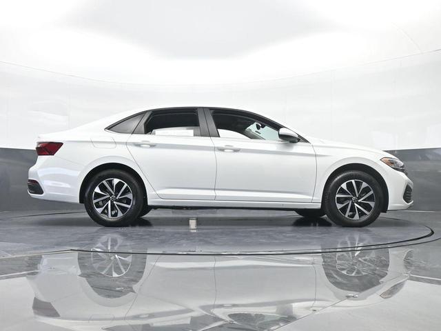 Photo of 2023 Pure White Volkswagen Jetta