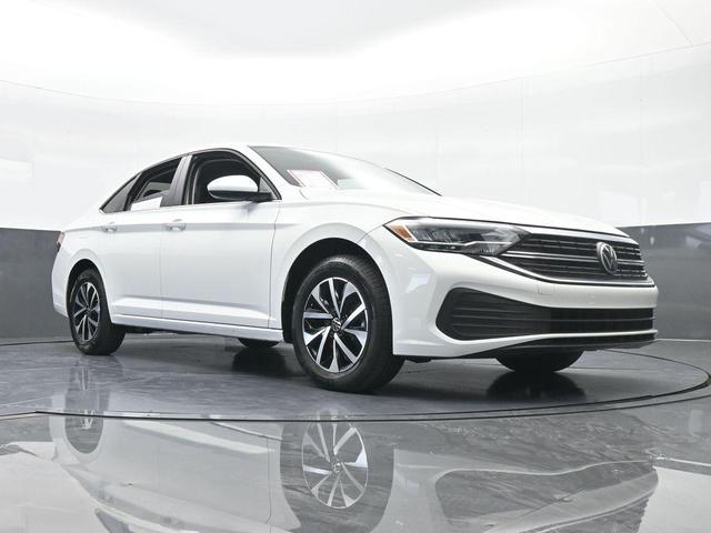 Photo of 2023 Pure White Volkswagen Jetta