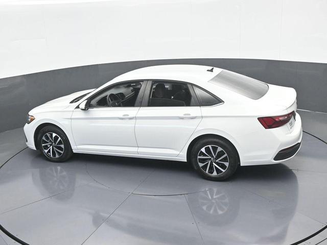 Photo of 2023 Pure White Volkswagen Jetta
