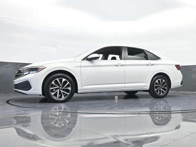 Photo of 2023 Pure White Volkswagen Jetta