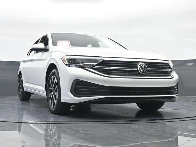 Photo of 2023 Pure White Volkswagen Jetta