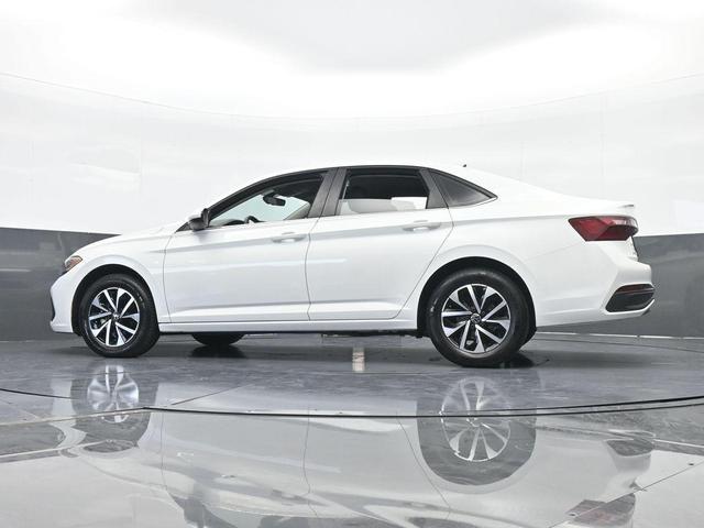 Photo of 2023 Pure White Volkswagen Jetta