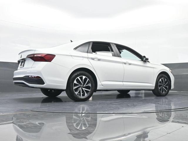 Photo of 2023 Pure White Volkswagen Jetta