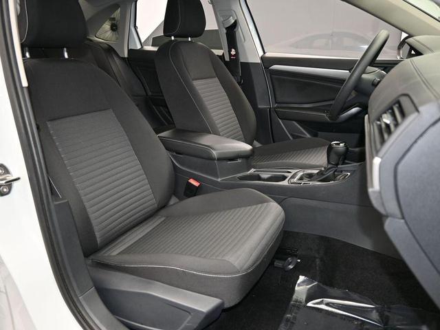 Photo of 2023 Pure White Volkswagen Jetta