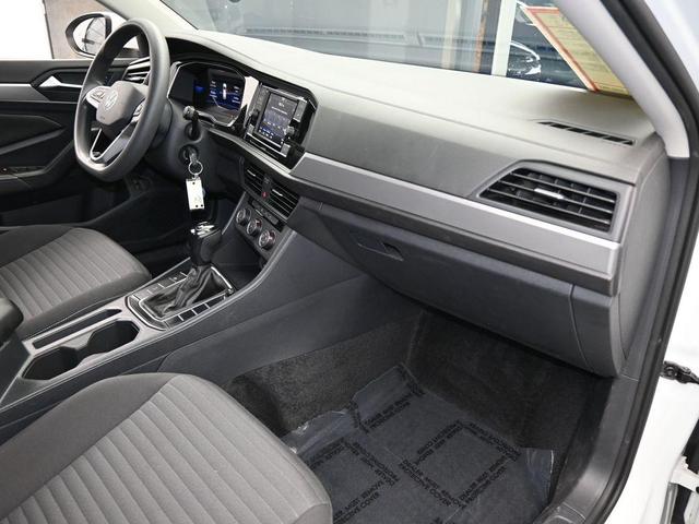 Photo of 2023 Pure White Volkswagen Jetta