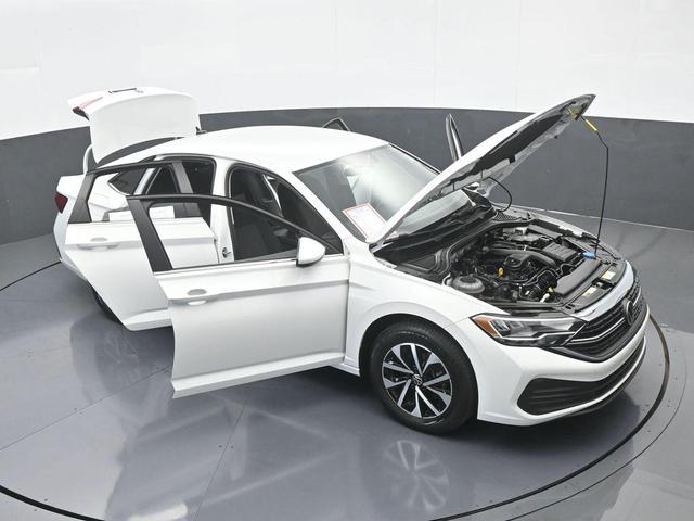 Photo of 2023 Pure White Volkswagen Jetta
