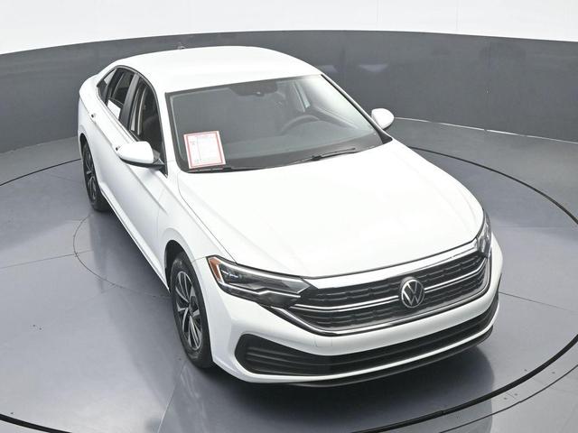 Photo of 2023 Pure White Volkswagen Jetta