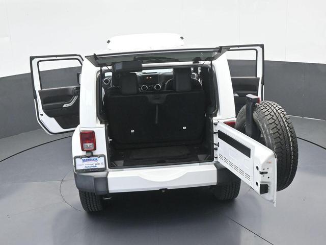 Photo of 2016 Bright White Clearcoat Jeep Wrangler