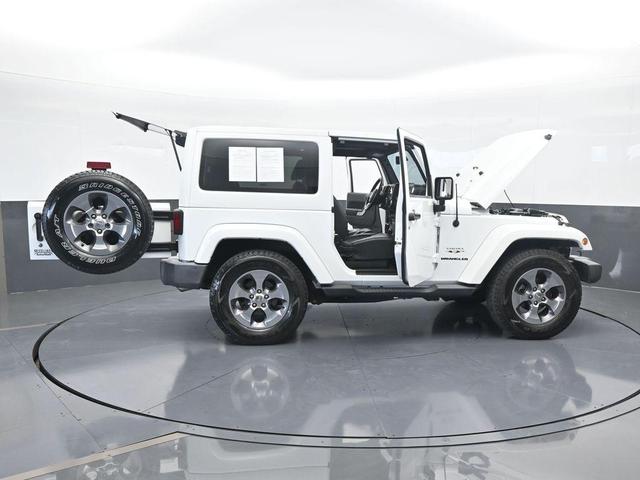 Photo of 2016 Bright White Clearcoat Jeep Wrangler