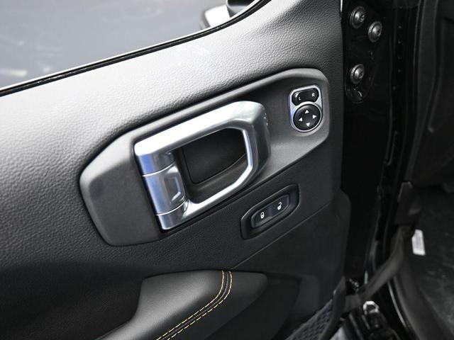 Photo of 2024 Black Clearcoat Jeep Gladiator