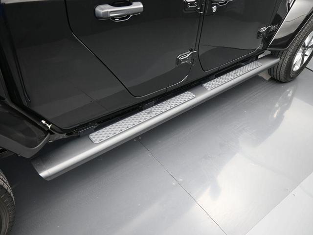 Photo of 2024 Black Clearcoat Jeep Gladiator