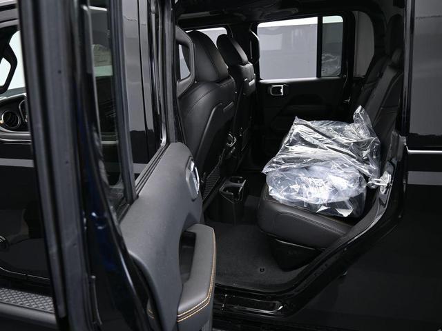 Photo of 2024 Black Clearcoat Jeep Gladiator