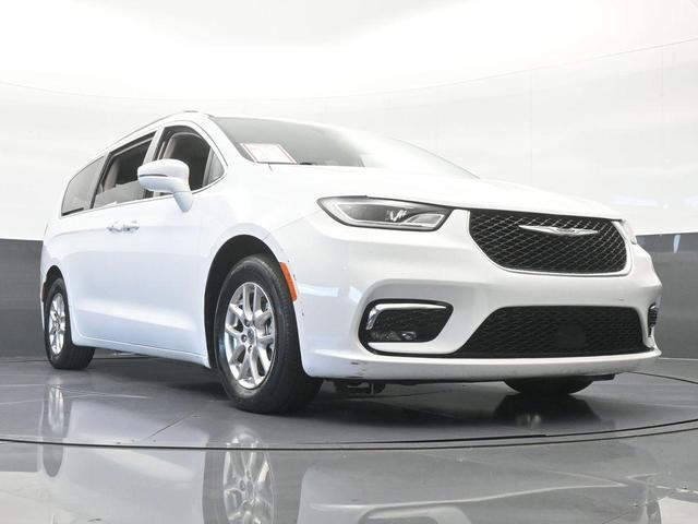 Photo of 2022 Bright White Clearcoat Chrysler Pacifica