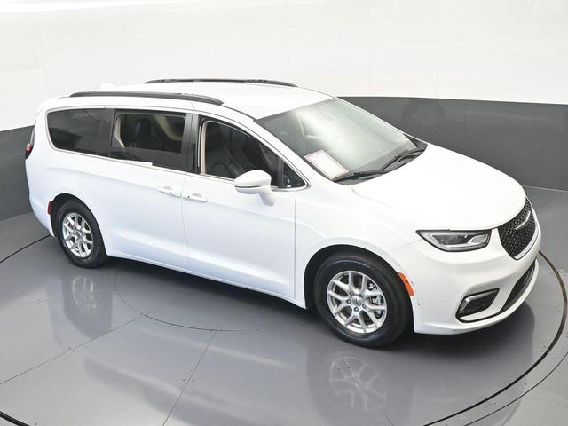 Photo of 2022 Bright White Clearcoat Chrysler Pacifica